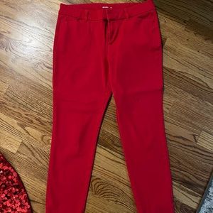 Red cropped pants!